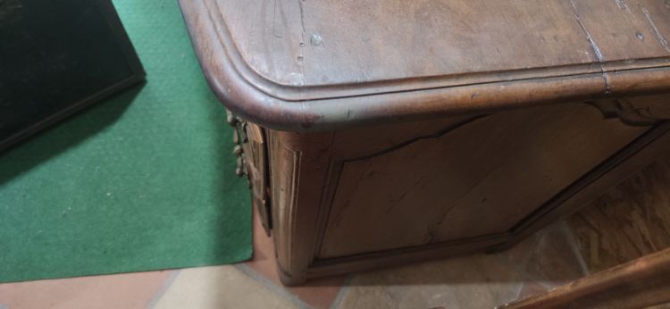 Commode en noyer à 5 tiroirs époque XVIII