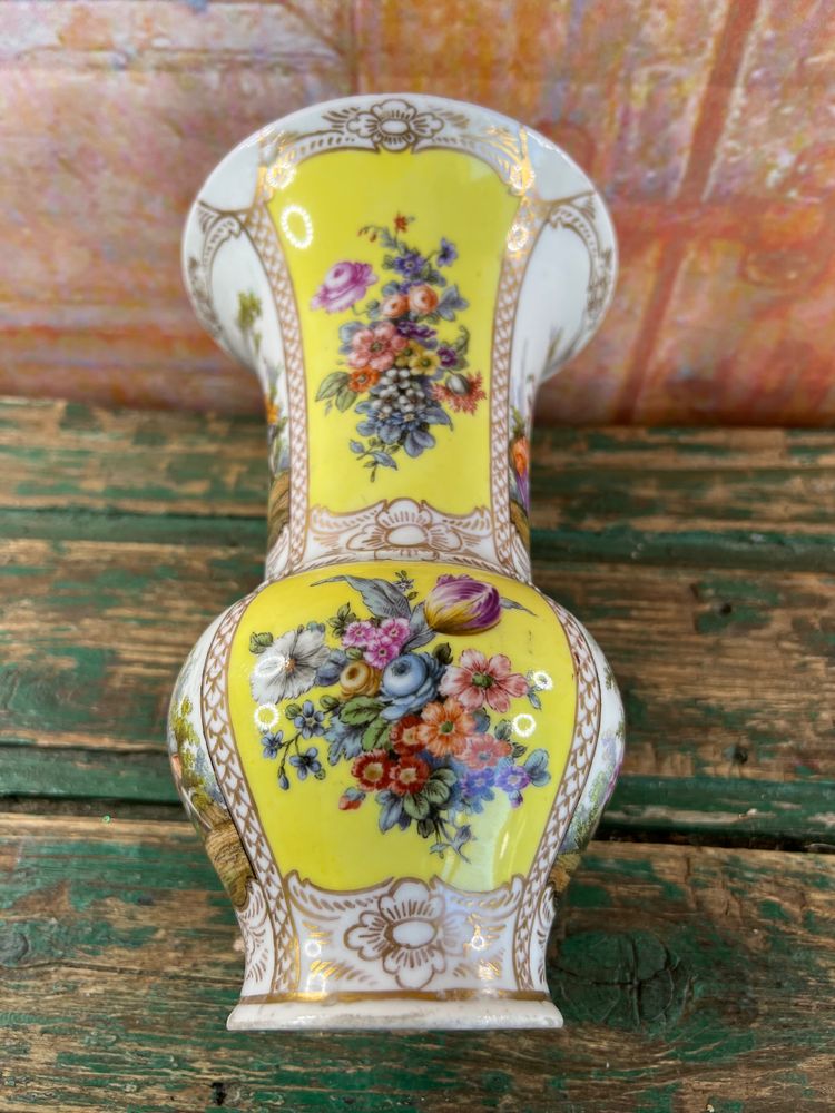 Vase en Porcelaine de Dresden – Manufacture Helena Wolfsohn – Vers 1880