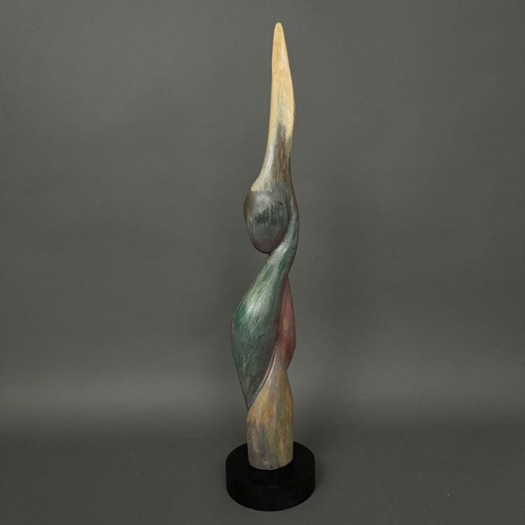 Scultura in legno di Calin Hentea XX secolo donna con uccello 