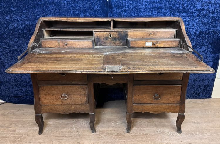 Bordeaux Louis XV period curved sloping desk in solid walnut circa 1750