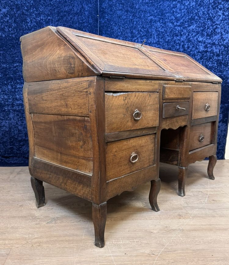 Bordeaux Louis XV period curved sloping desk in solid walnut circa 1750