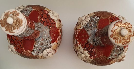 Kyoto Satsuma: pair of mirrored bottle vases with applique decoration (ca. 1910).