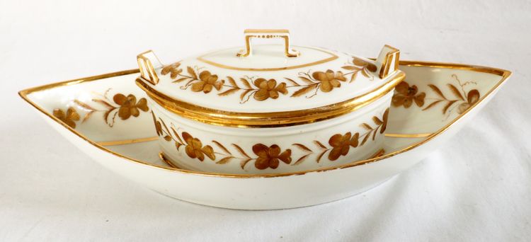 Paris porcelain butter dish from the Directoire period, late 18th century, in the Locré style