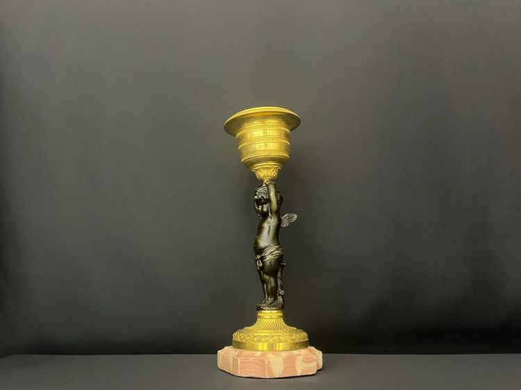 Élégant vide-poches en bronze doré et patiné avec putti – style XIXe siècle