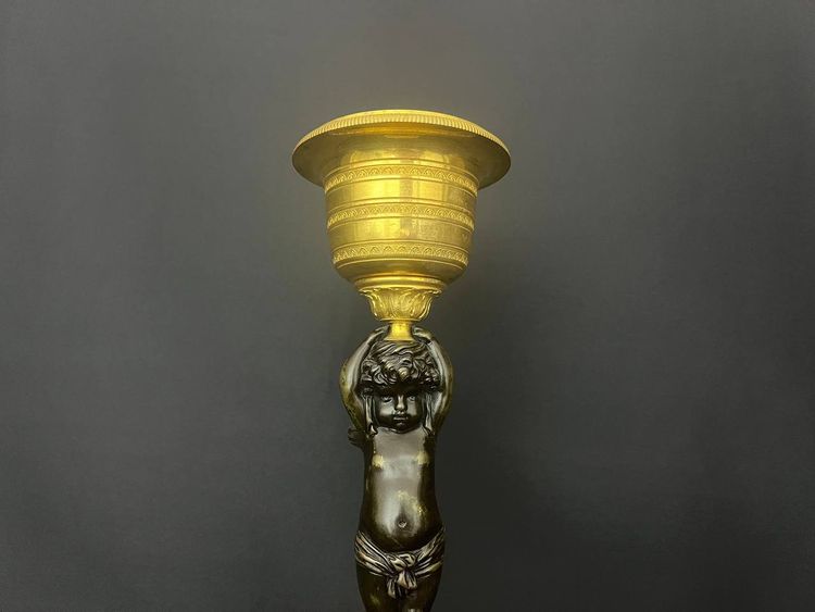 Élégant vide-poches en bronze doré et patiné avec putti – style XIXe siècle