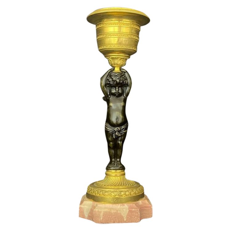 Élégant vide-poches en bronze doré et patiné avec putti – style XIXe siècle