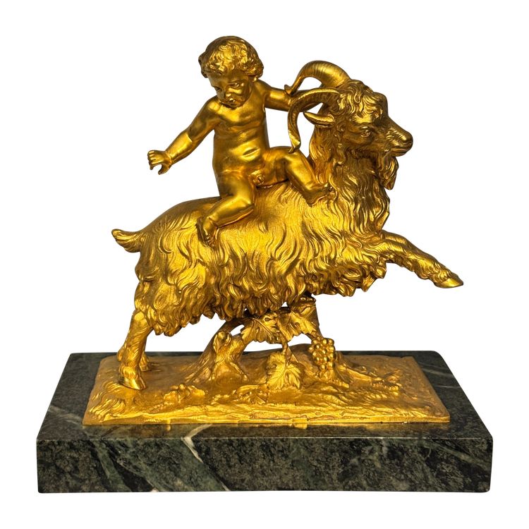 Skulptur aus vergoldeter Bronze Bacchus oder Putto auf einem Bock XIX.