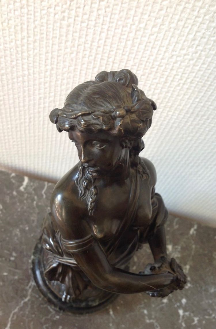 Bronzo del XIX secolo con patina marrone raffigurante un baccanale secondo Clodio