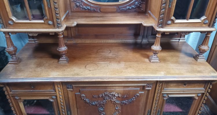 Buffet deux corps Louis XVI en noyer