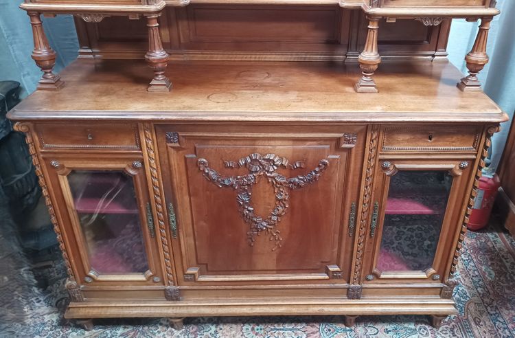 Buffet deux corps Louis XVI en noyer