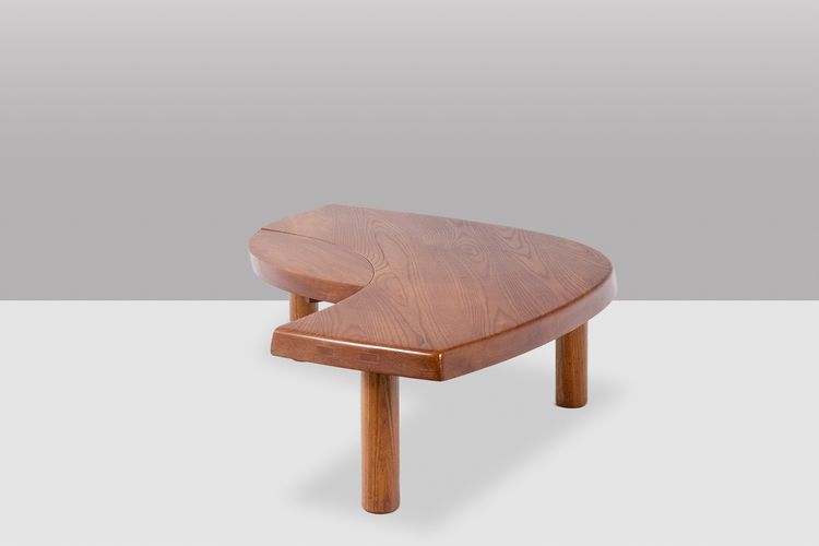 Pierre Chapo. Table basse modèle « T22 » en orme. Années 1980 LS64004159K