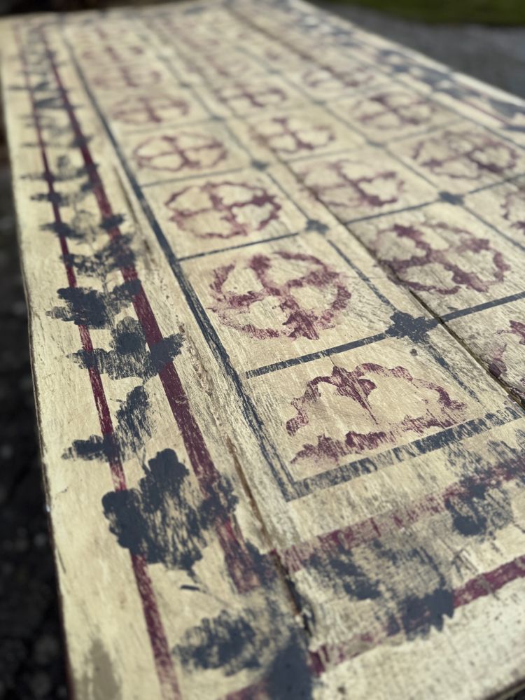 Table de ferme aux motifs peints et patine datant du 19e siècle 