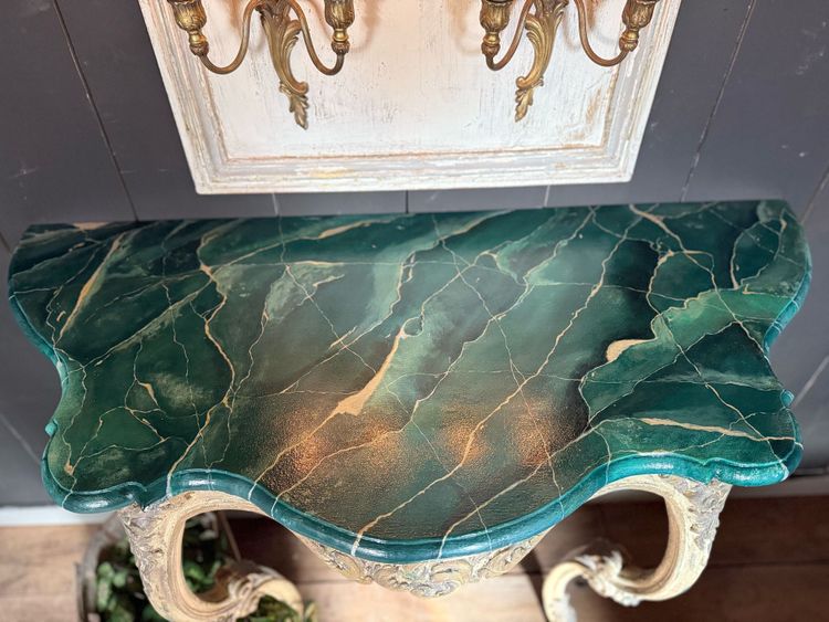 Console sculptée datant du 19e siècle belle patine, marbre vert 