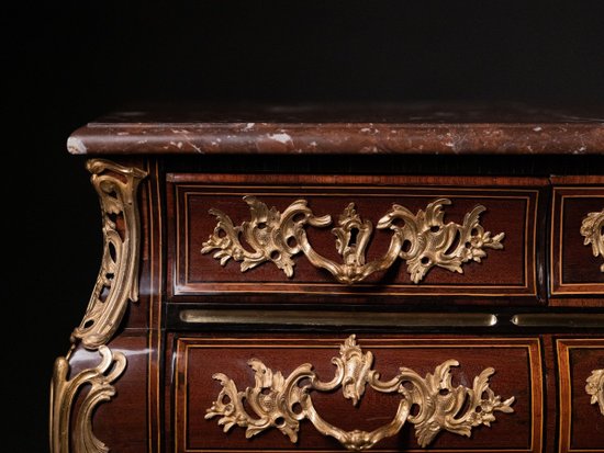 Commode Dite à Moustache. Époque Louis XIV, Première Moitié Du XVIIIe Siècle