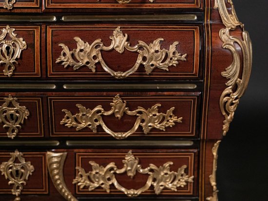 Commode Dite à Moustache. Époque Louis XIV, Première Moitié Du XVIIIe Siècle