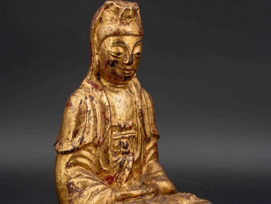 Gold lacquered bronze Guanyin, 18th century