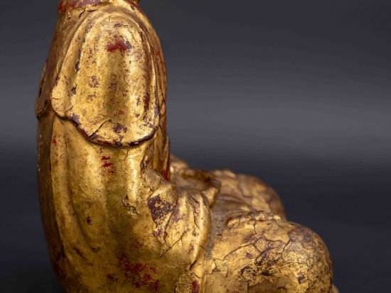 Gold lacquered bronze Guanyin, 18th century