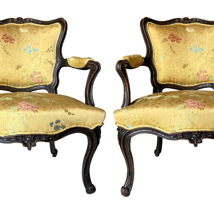 Louis XV cabriolet armchairs in silk lampas