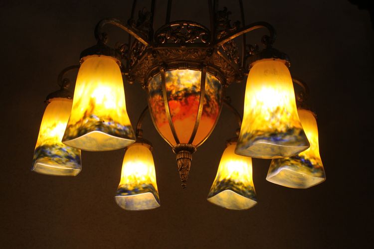 Lustre en bronze et pâte de verre signé Muller frères à Lunéville époque Art Déco 7 lumières