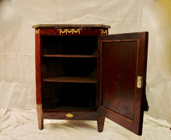 Corner cabinet Louis XVI, Late 18th Century