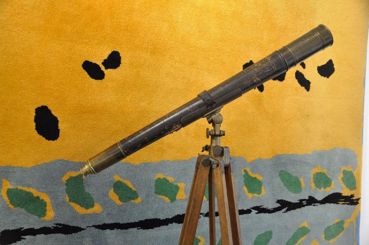 Cannocchiale in ottone annerito su treppiede di legno epoca XIX secolo