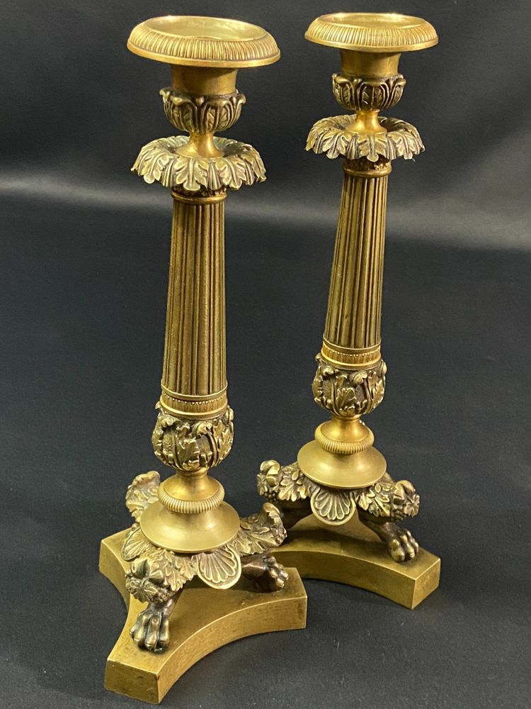 Ein Paar Fackelkerzenhalter aus vergoldeter und ziselierter Bronze aus der Restaurationszeit