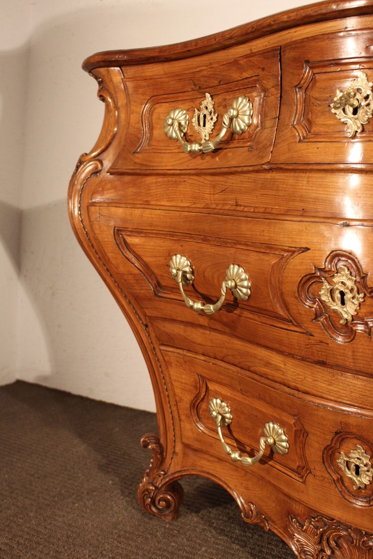  18th century Bordeaux chest of drawers