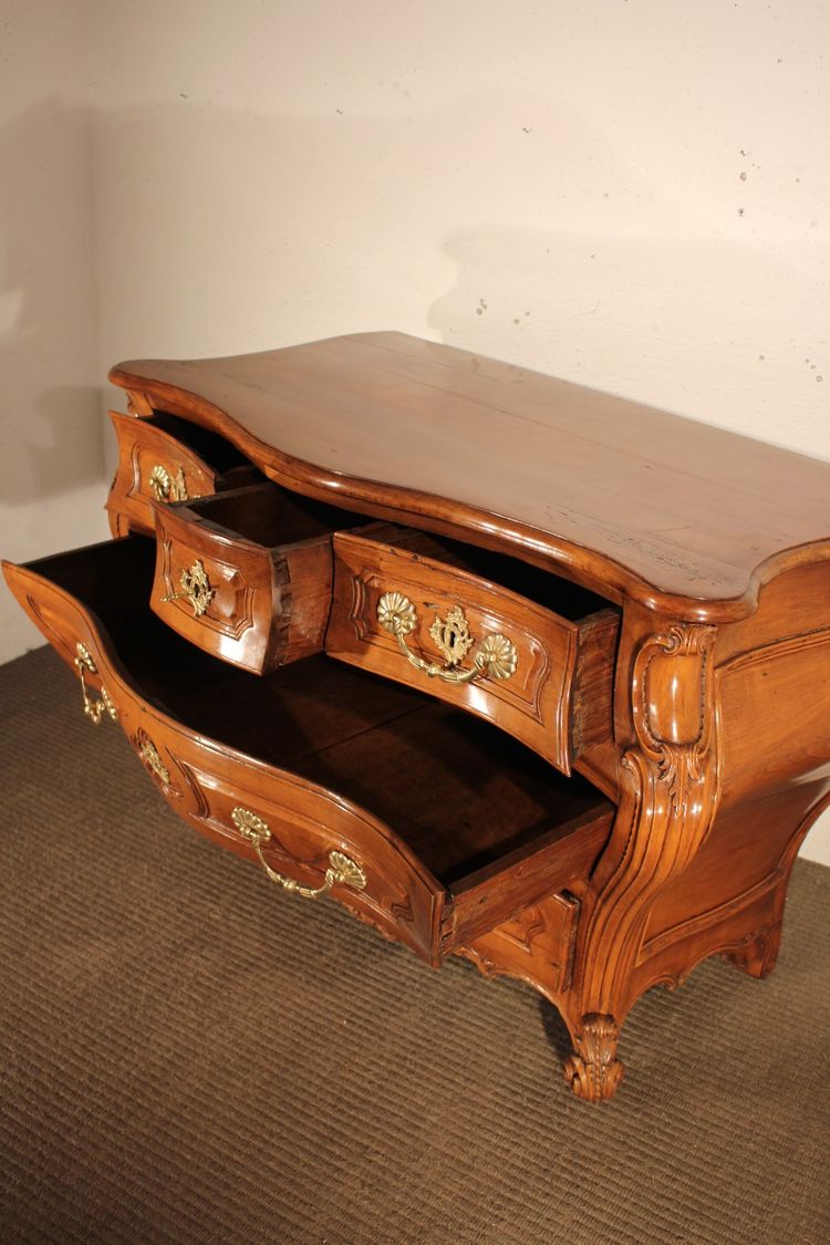  18th century Bordeaux chest of drawers