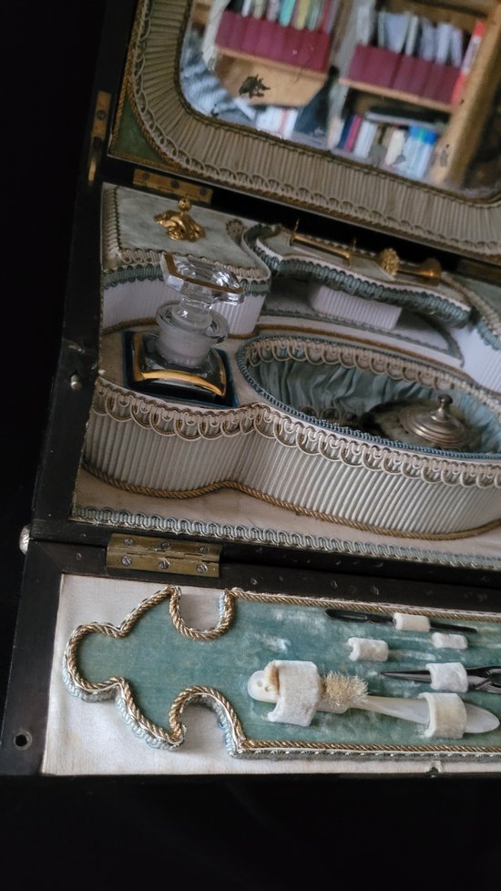 Necessaire à couture Napoleon 3 , Interieur in schönem Erhaltungszustand