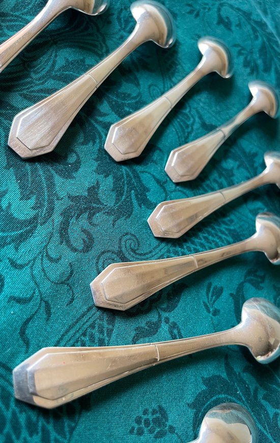 11 art deco teaspoons.