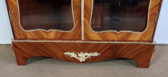 Petite Vitrine en Bois Précieux dans le goût Louis XIV, époque Napoléon III – 1850 