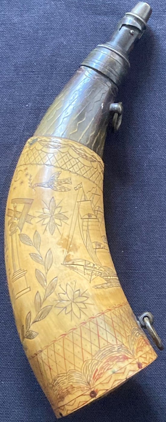 Powder flask in horn entirely engraved with masonic symbols. Beginning of XX century