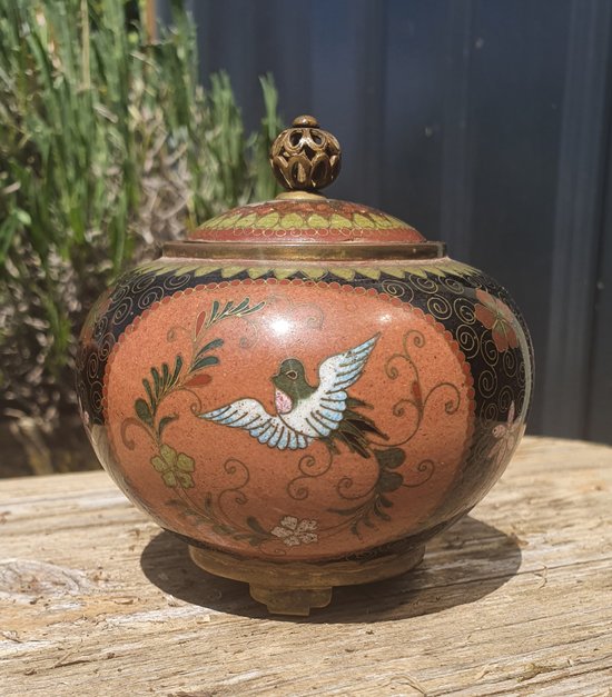 Attractive, lidded, Japanese cloisoné pot from the Meiji period