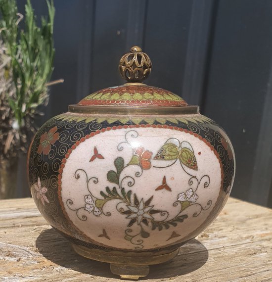 Attractive, lidded, Japanese cloisoné pot from the Meiji period