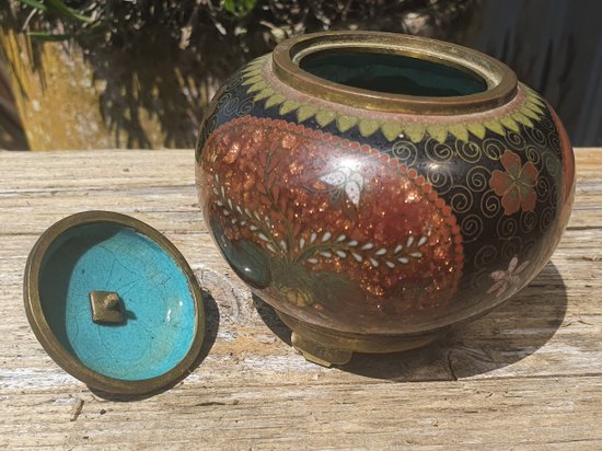 Attractive, lidded, Japanese cloisoné pot from the Meiji period