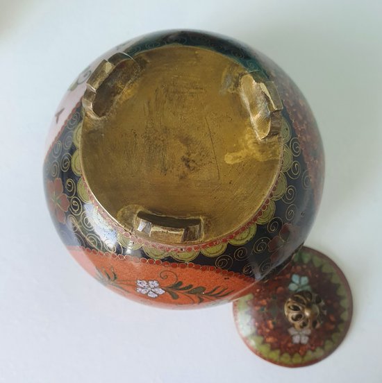 Attractive, lidded, Japanese cloisoné pot from the Meiji period