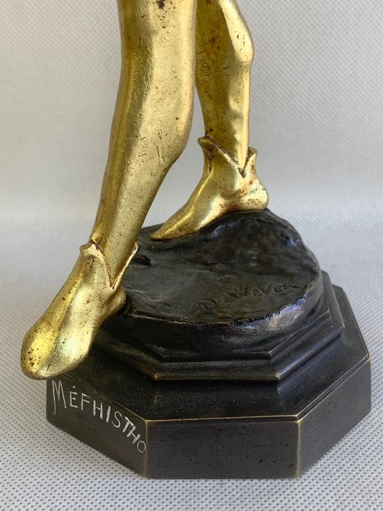 A. De Wever  -  Sculpture En Bronze - Méphisto à La Mandoline