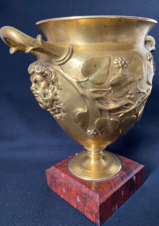 Ferdinand LEVILLAIN (1837-1905) - Gilt bronze vase on pedestal signed F.LEVILLAIN and F.BARBEDIENNE (famous founder) - Circa 1870