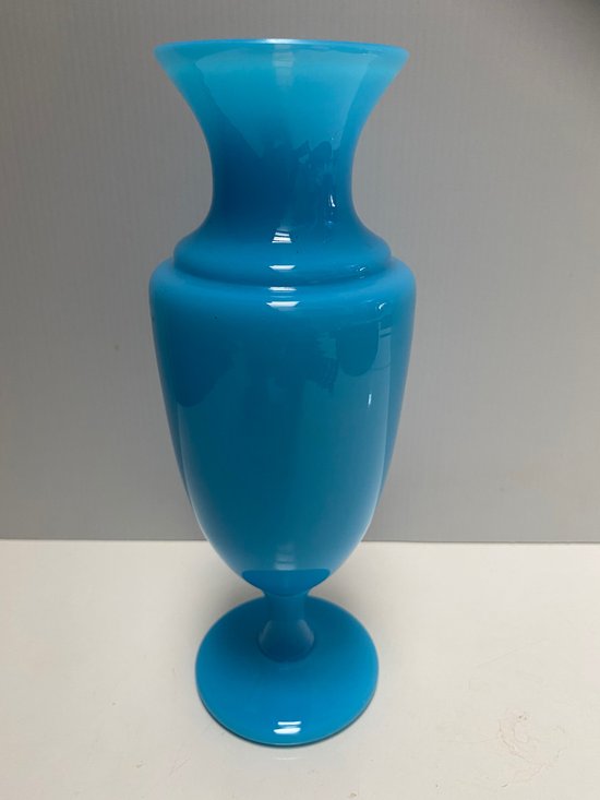 VASE DE SÈVRES EN OPALINE…