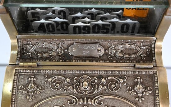 Petit modèle de caisse enregistreuse en Bronze ciselé, « National Cash Register Co.», modèle 312 – Début XXe