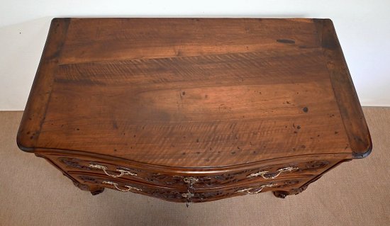 Nîmes walnut chest of drawers, Louis XV period - 18th century