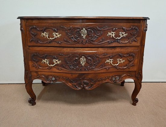 Nîmes walnut chest of drawers, Louis XV period - 18th century