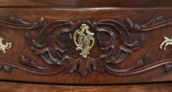 Nîmes walnut chest of drawers, Louis XV period - 18th century