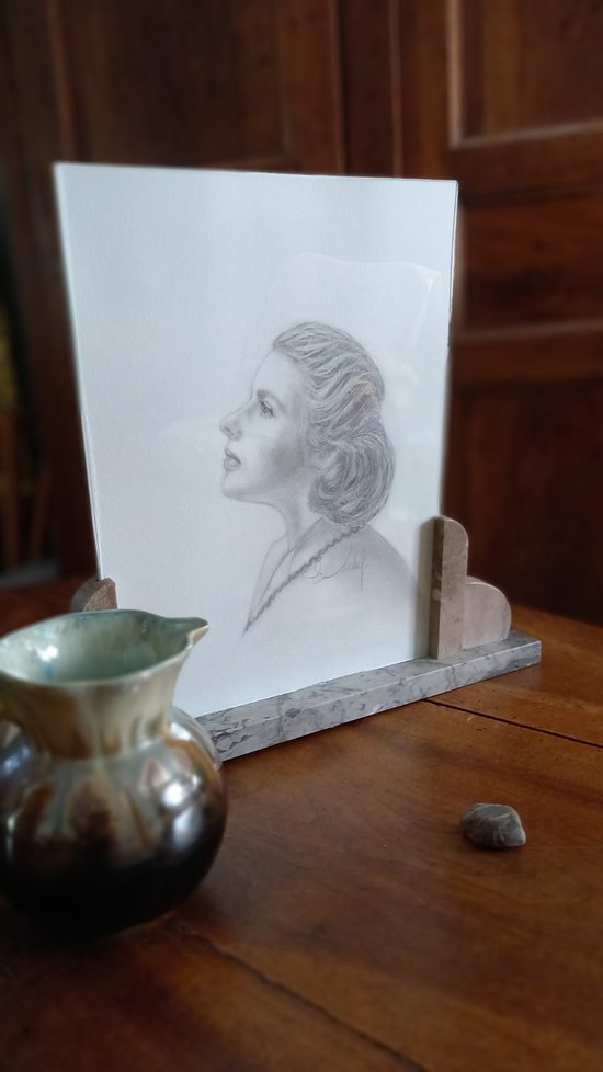 Art-deco photograph holder with veined marble base