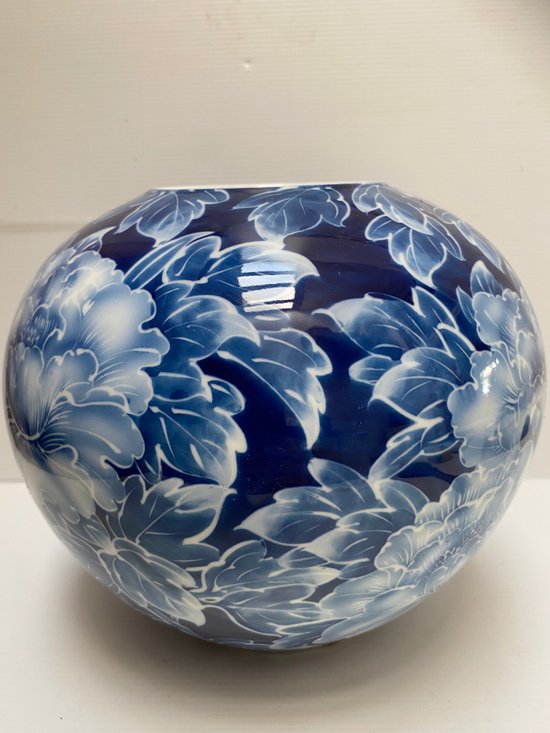 JAPANESE PORCELAIN BALL VASE