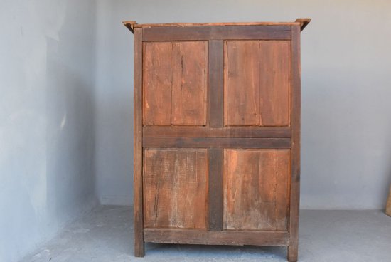             Louis XV Oak Regional Cupboard from the XVIIIth century