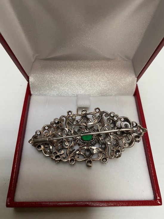 ART NOUVEAU BROOCH IN STERLING SILVER