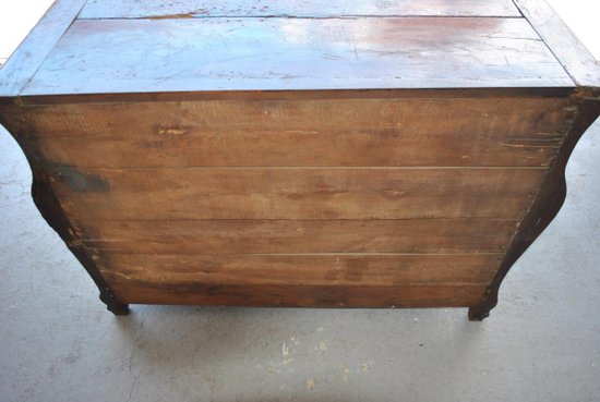 Chest of drawers in walnut from the XVIIIth century