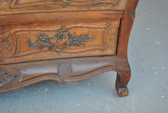 Chest of drawers in walnut from the XVIIIth century