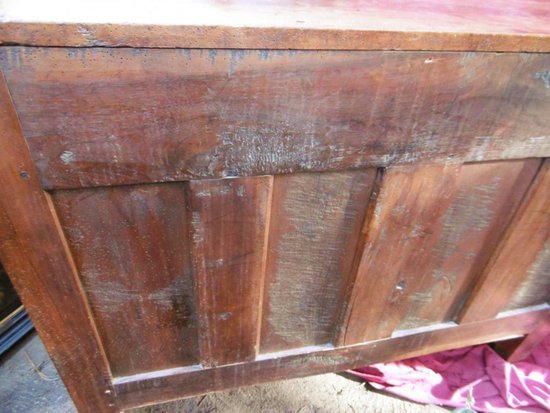 Louis XV period chest of drawers In walnut